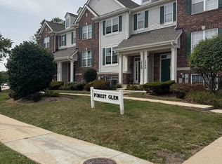 172 E River Rd #B, Des Plaines, IL 60016