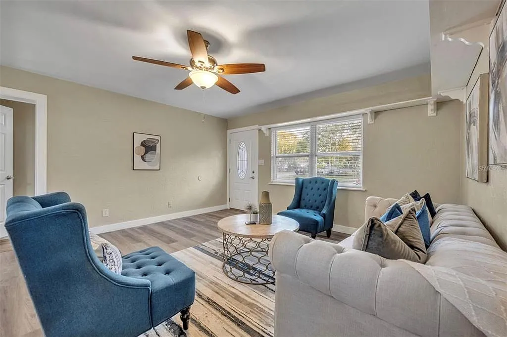 4 bed, 2.0 bath, 1411 sqft, $2,250 — Photo 2