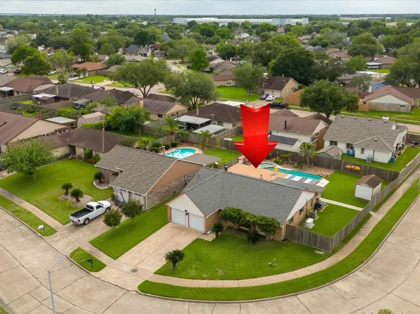 1302 Canyon Springs Dr, La Porte, TX 77571