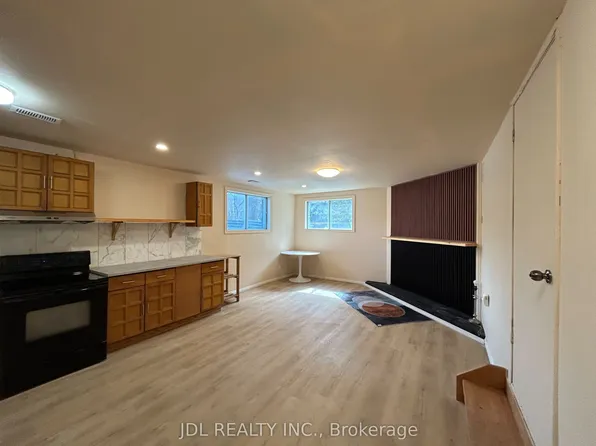 21 Squires Ave #Basement, Toronto, ON M4B 2R2