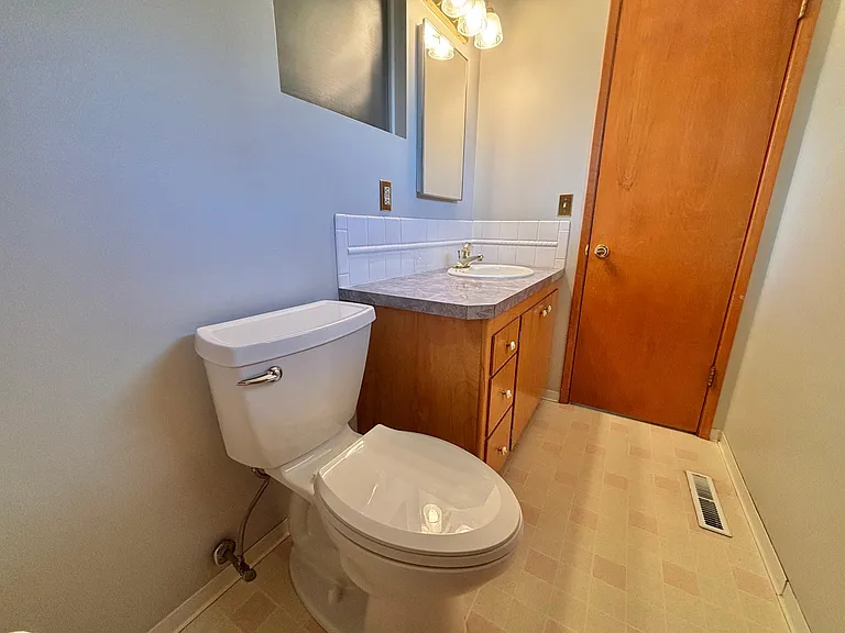 7520 E Mission Ave — Photo 3
