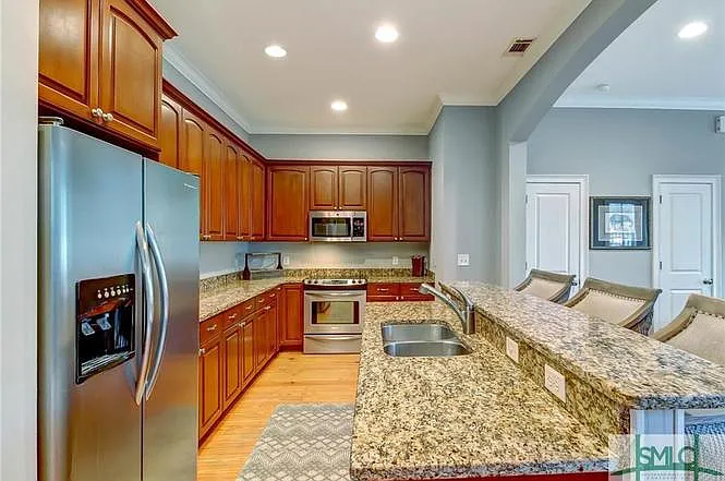 411 E Hull St — Photo 7