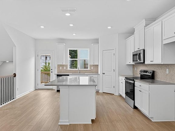 3rd image of 5817 Schelton Pl SE