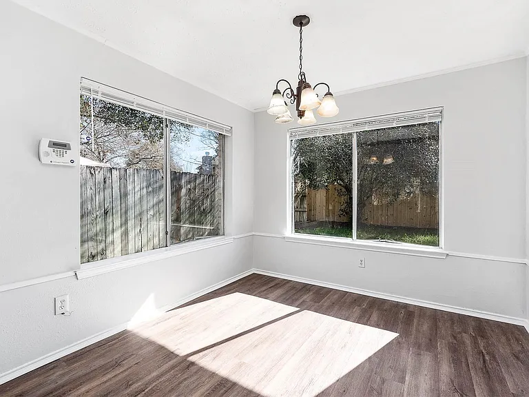 3423 Nutwood Ln — Photo 8