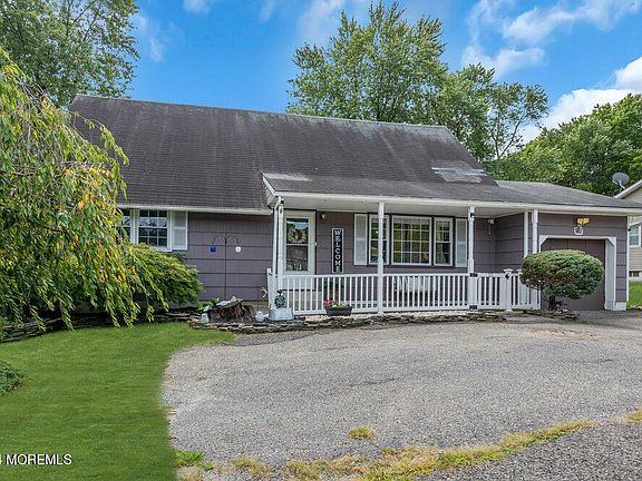 3rd image of 987 Bay Avenue