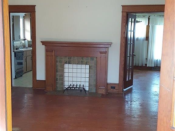 4th image of 921 W 32nd St