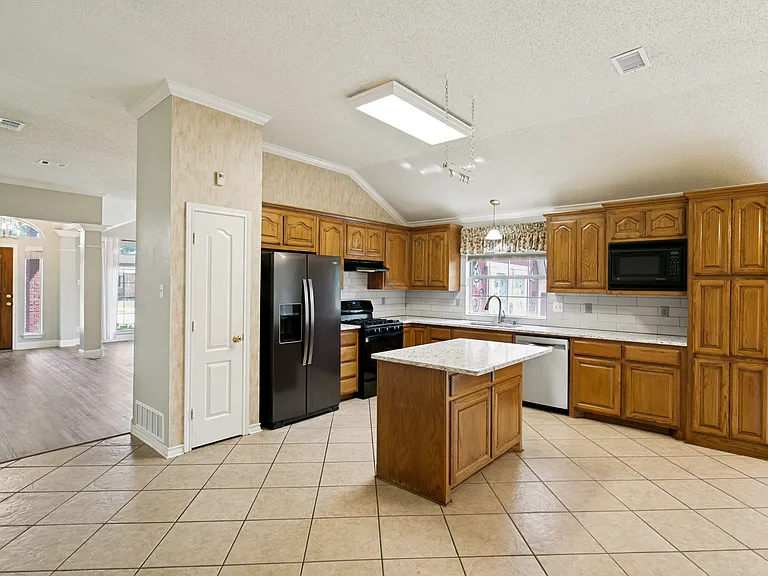 805 Stone Trail Dr — Photo 6