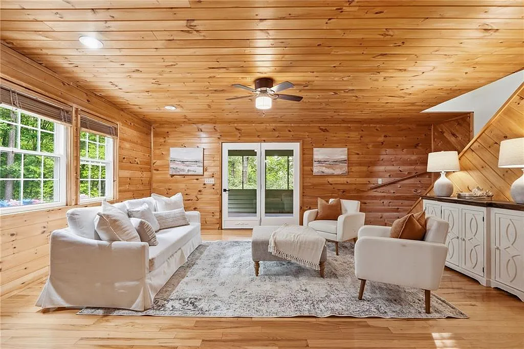 5 bed, 4.0 bath, 2340 sqft, $3,100 — Photo 2