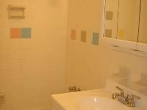 333 East 46th Street image 1 of 10