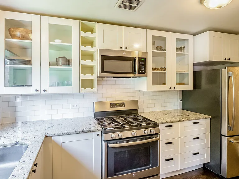 10655 Montrose Ave #202 — Photo 9