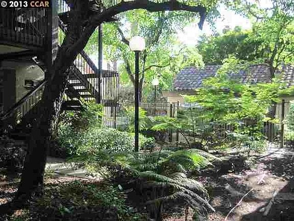 4th image of 419 N Villa Way