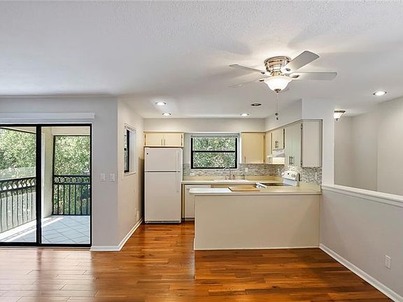 4th image of 484 Santa Cruz Pl NE APT E