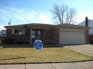 782 Tanglewood Dr, Madison Heights, MI 48071