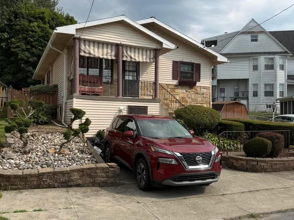 102 Willow St, Dunmore, PA 18512