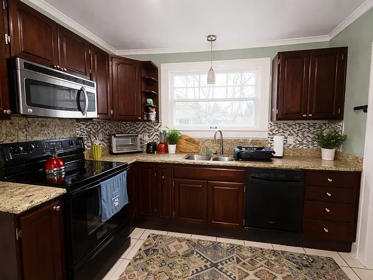 4253 Rookwood Ave — Photo 4