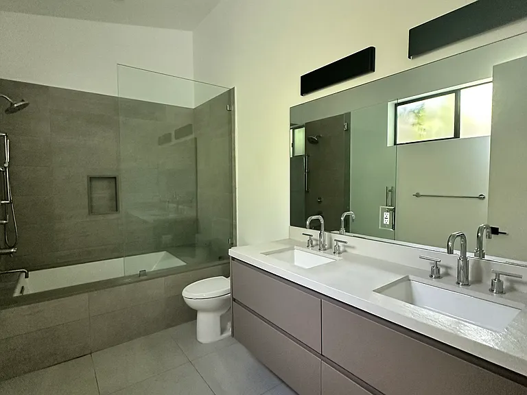 2828 S Cloverdale Ave — Photo 4
