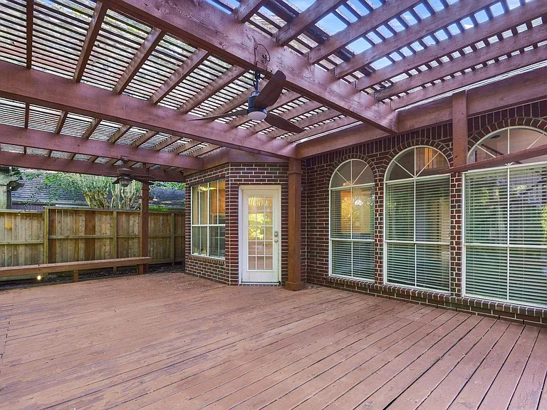 4307 Lakeshore Forest Dr — Photo 32