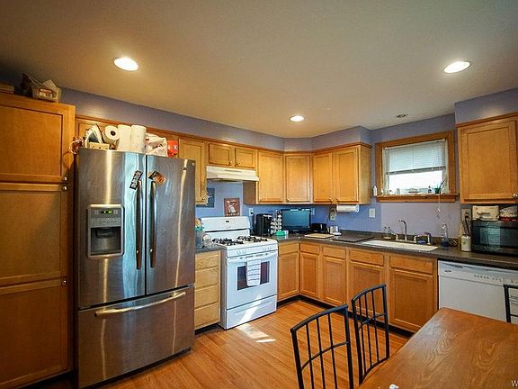 4th image of 167 Woodside Ave
