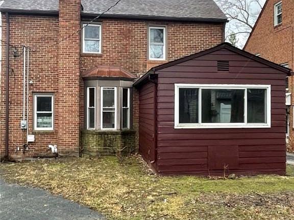 3rd image of 2260 Edgerton Rd