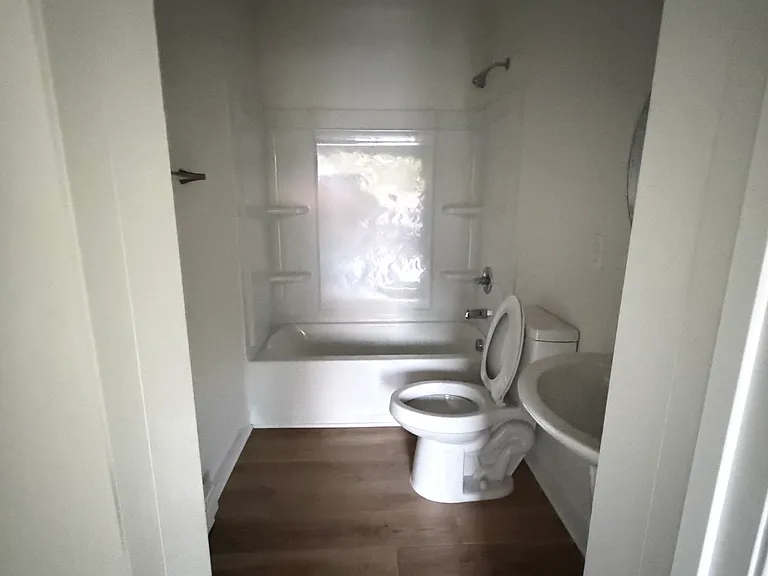 212 N Franklin St — Photo 4