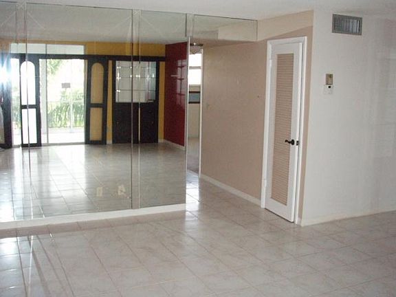 2nd image of 109 Paradise Harbour Blvd APT 302