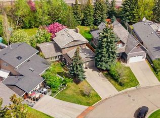 36 W Varsity Estates Ct NW, Calgary, AB T3B 5B1
