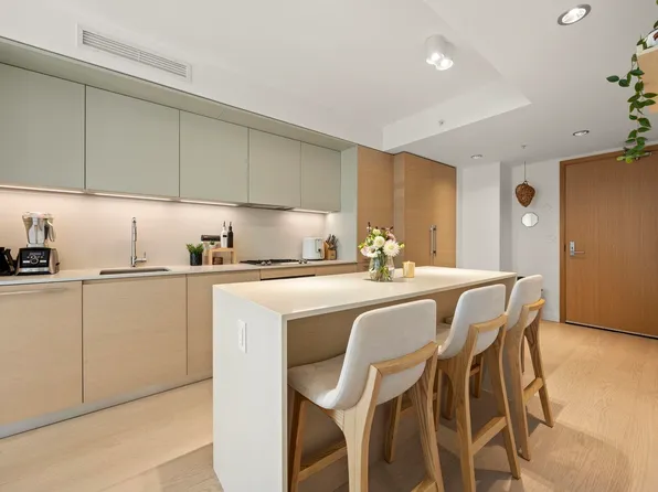 1289 Hornby St #2007, Vancouver, BC V6Z 0G7