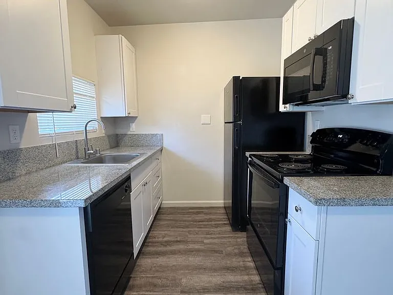 1445 Magnolia Ave — Photo 4