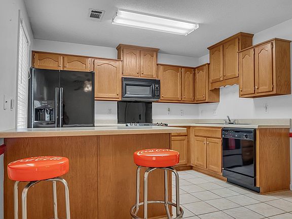 4th image of 165 Royal Oaks Dr