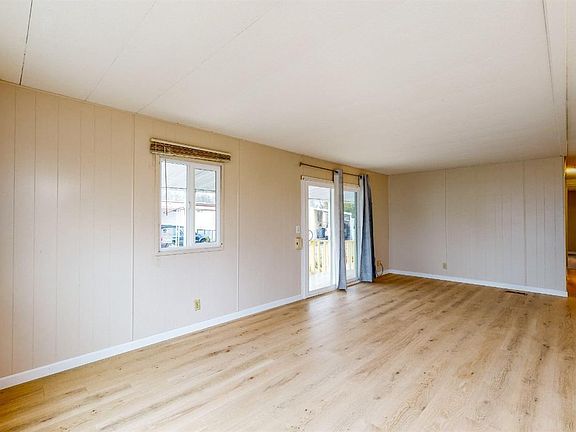 5th image of 216 Colonial Park Drive
