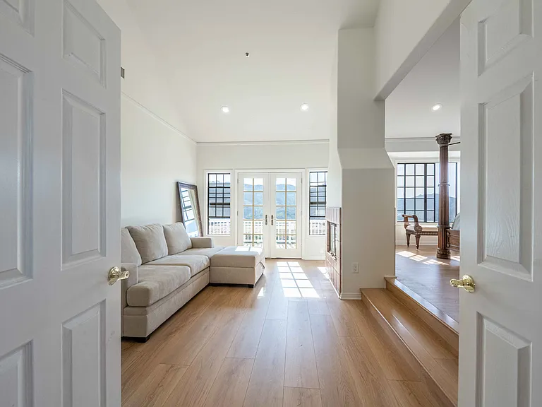 11300 Highridge Ct — Photo 26