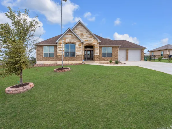 714 Abbott Rdg, St Hedwig, TX 78152