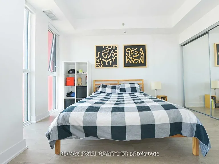 318 Richmond St W #2502 — Photo 10