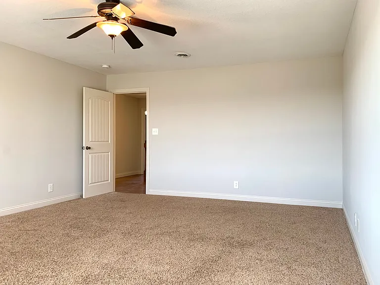 1533 Edgewater Ln — Photo 29