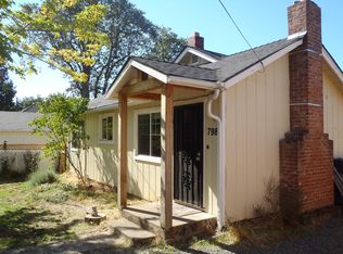 798 NE 12th St, Grants Pass, OR 97526