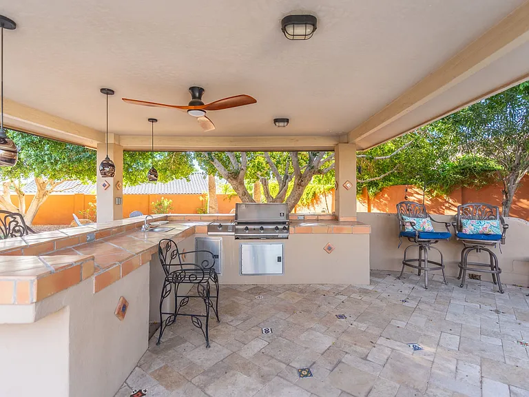 372 W Amoroso Dr — Photo 128
