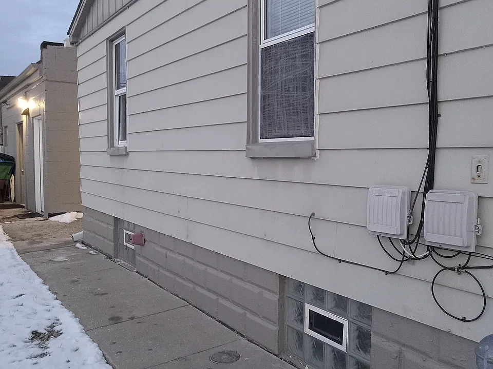 Back of building on the way to the stairs.