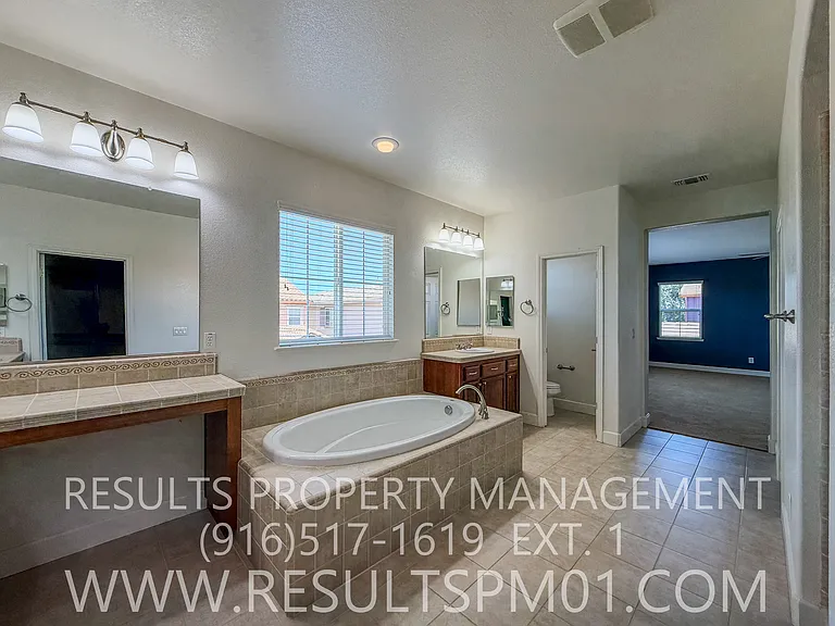 2425 Foxcroft Cir — Photo 37