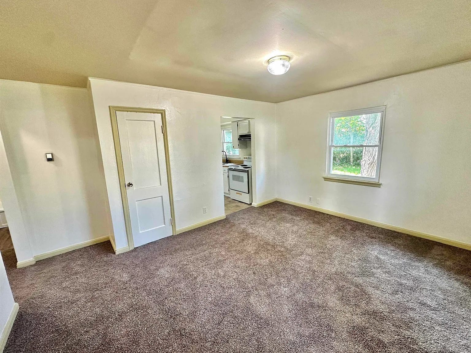 2 bed, 1.0 bath, 660 sqft, $800 — Photo 3