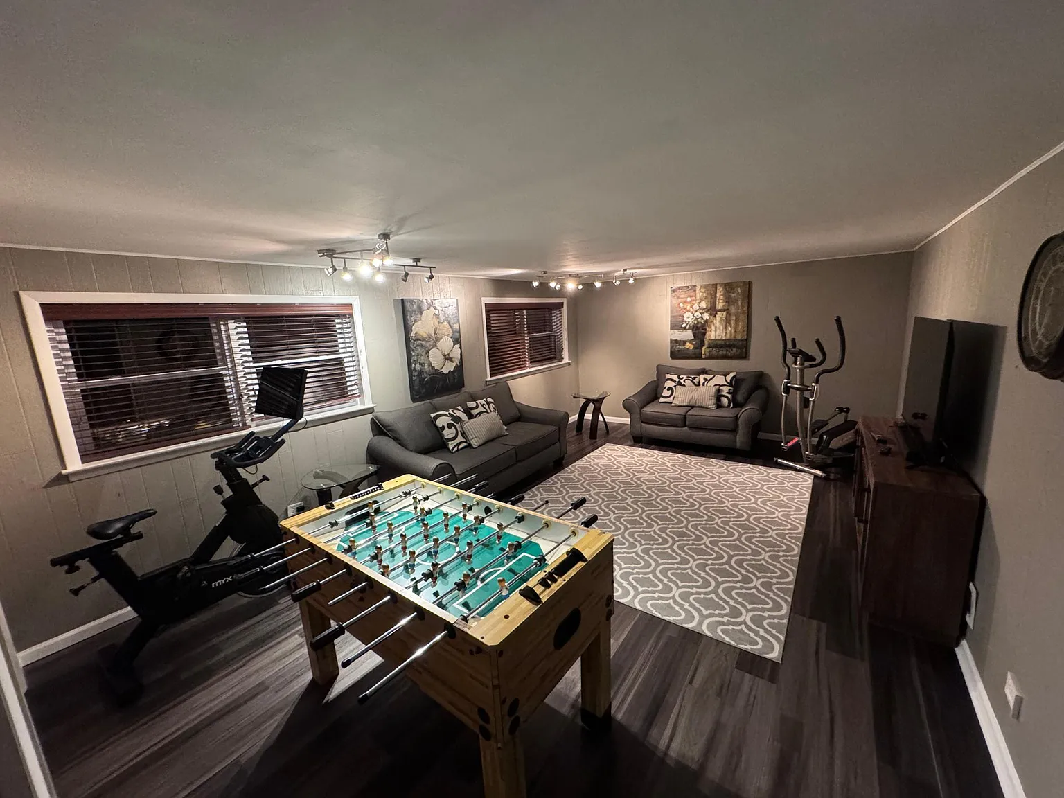 Hillside Ln, Darien — Photo 2
