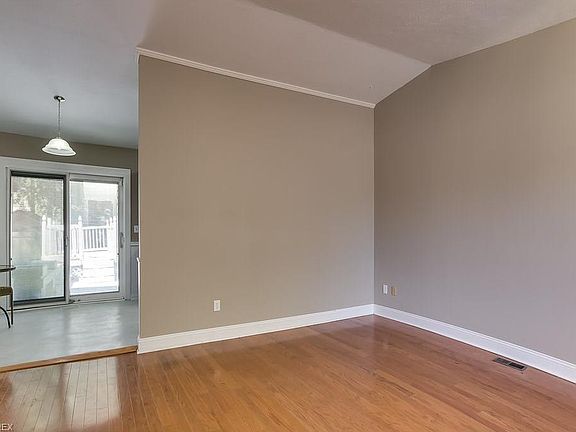 4th image of 36499 Port Dr