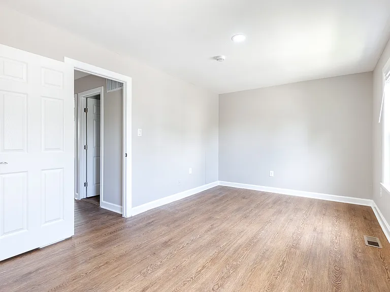1869 Robin Ct — Photo 14