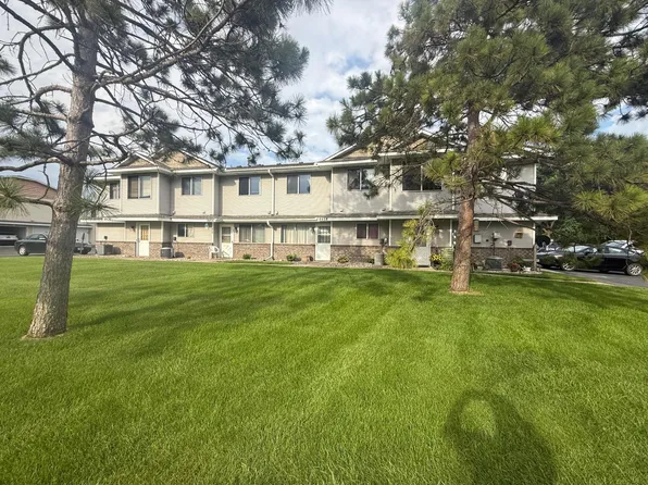 8458 S Pond Trl, Champlin, MN 55316