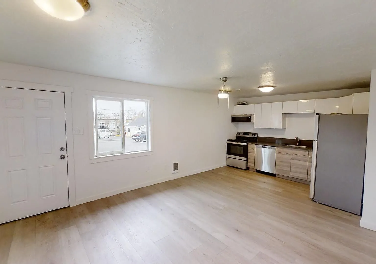 Fully Renovated Phoebe Flats Unit #11: Corner Charm, Move-In Ready Before Thankgiving! — Photo 2