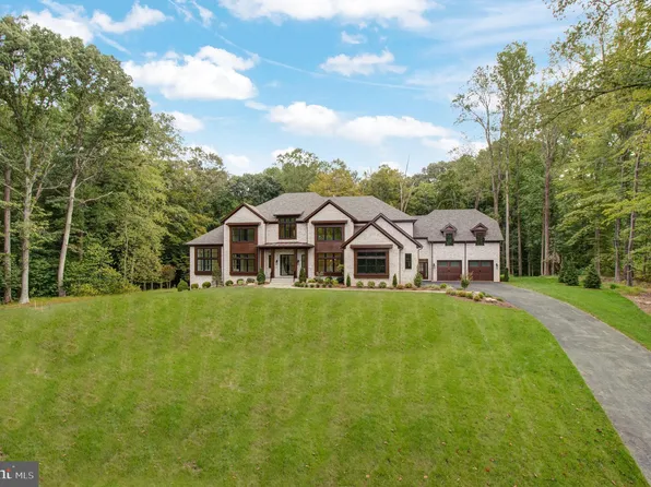 207 Deepwoods Dr, Great Falls, VA 22066