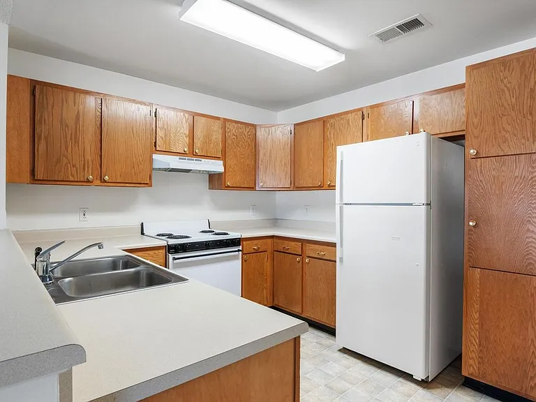 Ridgewood Place Senior Apartment — Photo 24