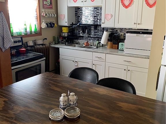 3rd image of 498 E High St