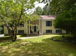 28 High Crest Dr, Sparta, NJ 07871