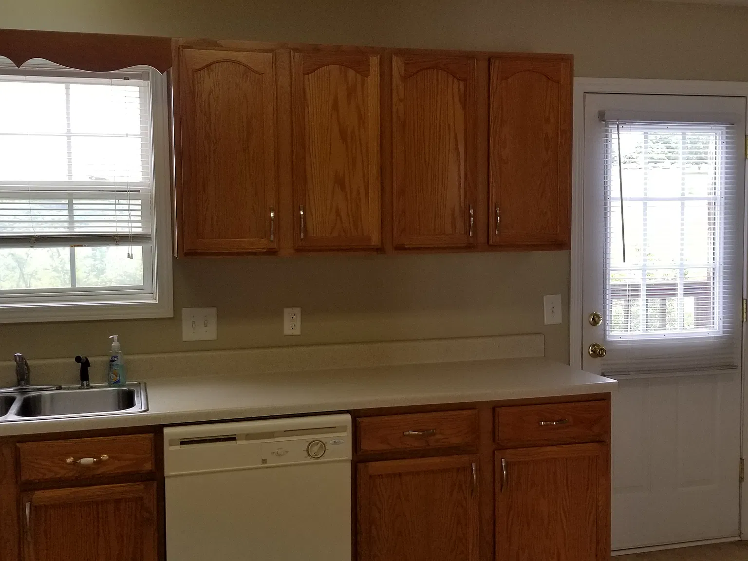 2 bed, 1.5 bath, 1200 sqft, $1,200 — Photo 2