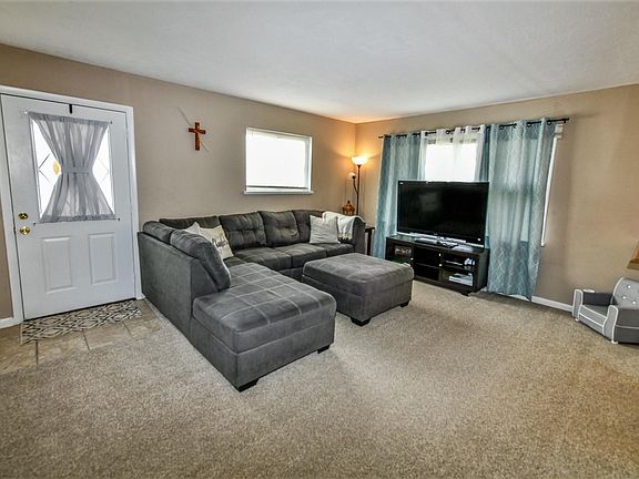 5th image of 355 Sweetman Ave